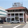 Hotel Somerset and McCormick's Pub
