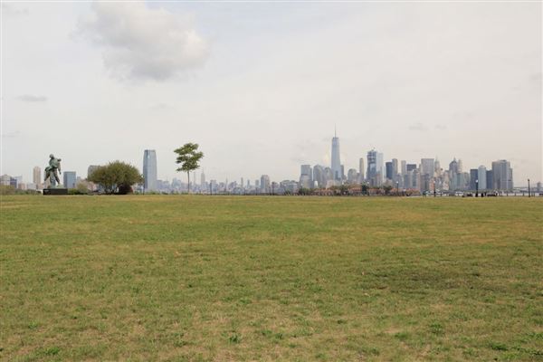 Liberty State Park - Pesin Drive Grove and South Lawn