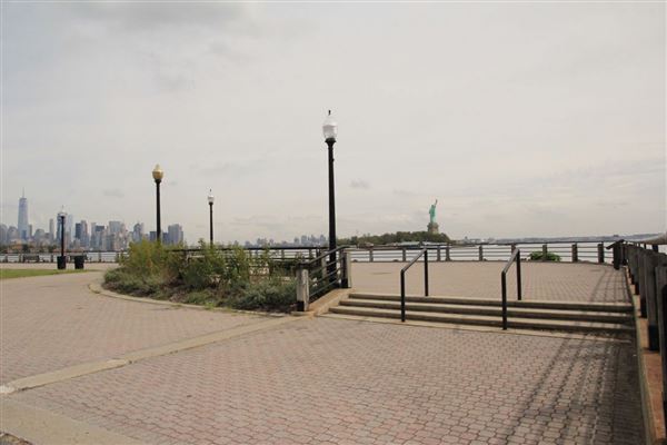 Liberty State Park - Pesin Drive Grove and South Lawn