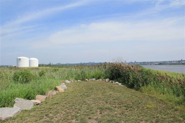 River Barge Park and Marina (New Jersey Meadowlands Commission)